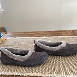 Columbia Gray Fur-Lined Slip-On Shoes